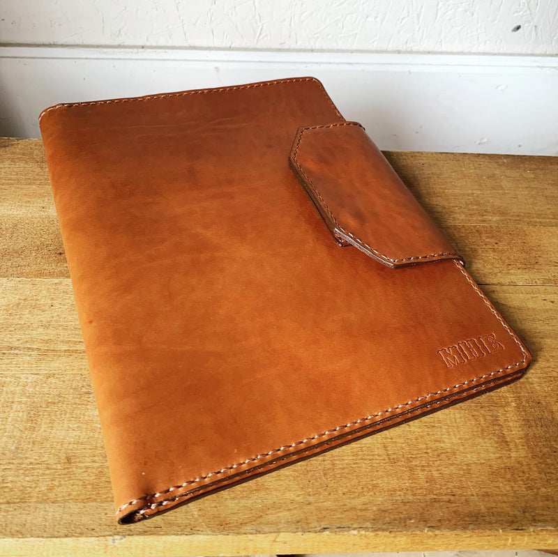 shire dossier notepad case in buckingham brown laid down