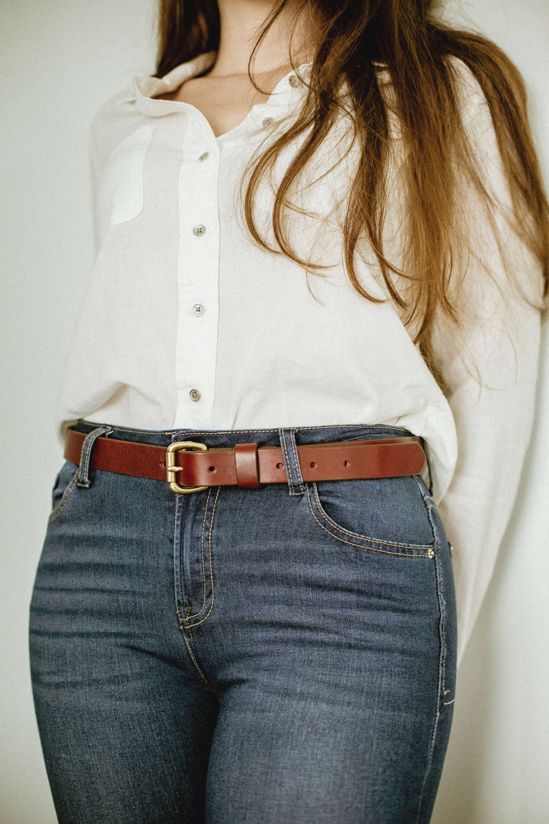medium brown Sadelmager Fjord Belt 1"  with brass buckle worn by model 