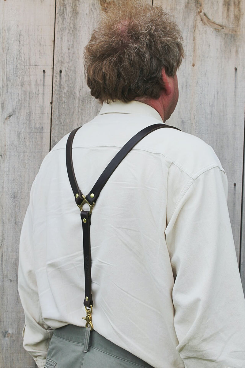 backside of man modelling Sadelmager Leather Fjord suspenders