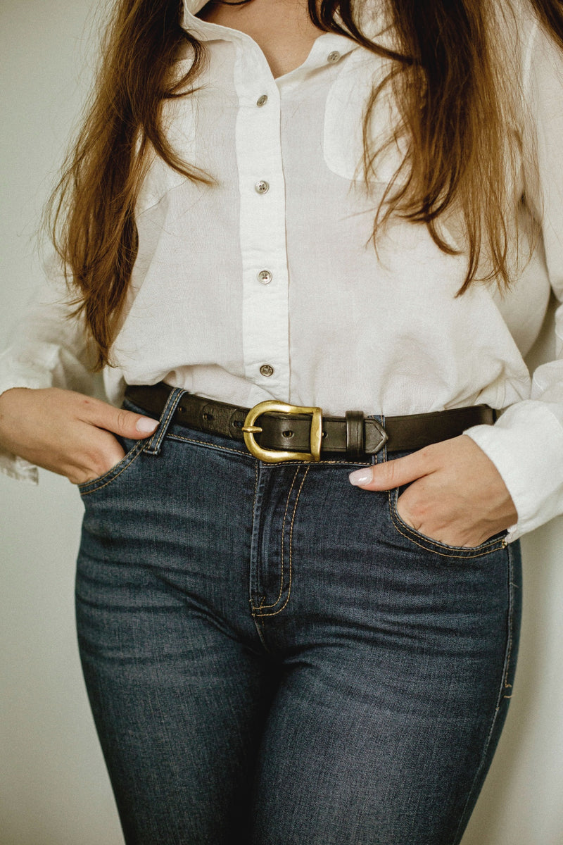 brown brass buckle Sademager Camarillo belt worn on model